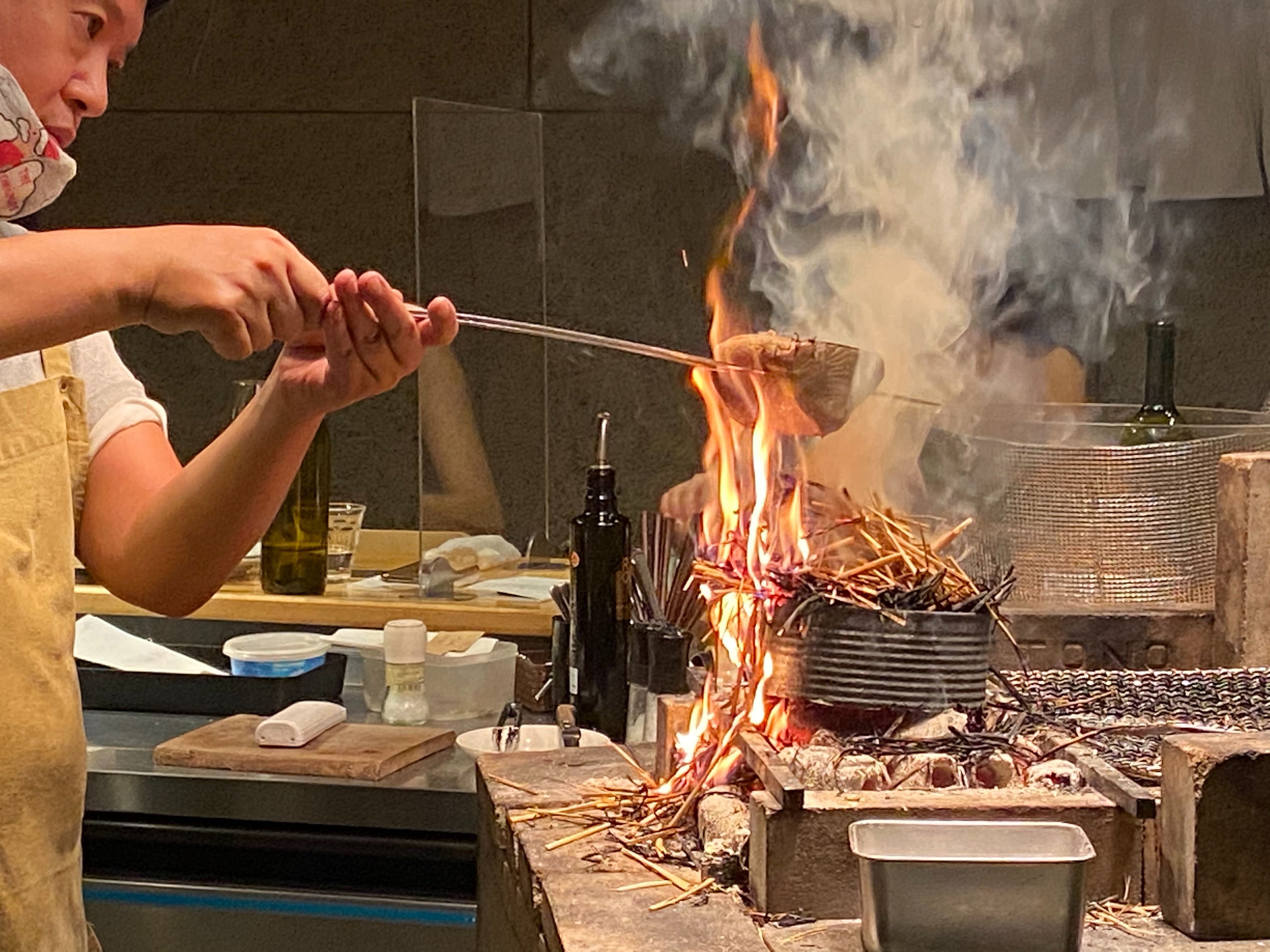 肉 季節を感じる魚介類や野菜 炭火でじっくりと焼き上げて イタリアンと炉端焼きの新しい融合を提案する Falo Eat University イートユニバーシティ
